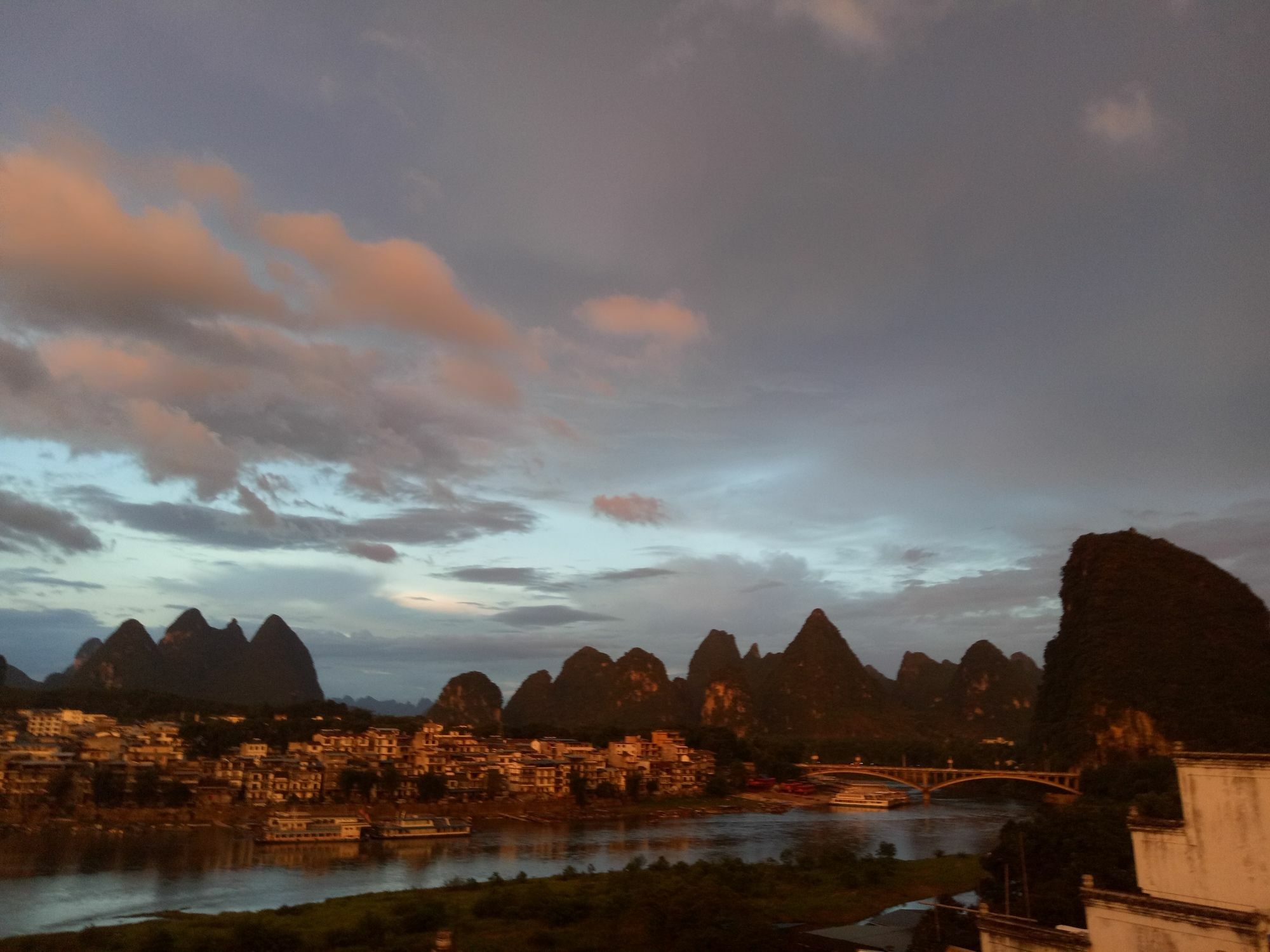 En Attendant Godot Youth Hostel Yangshuo Εξωτερικό φωτογραφία