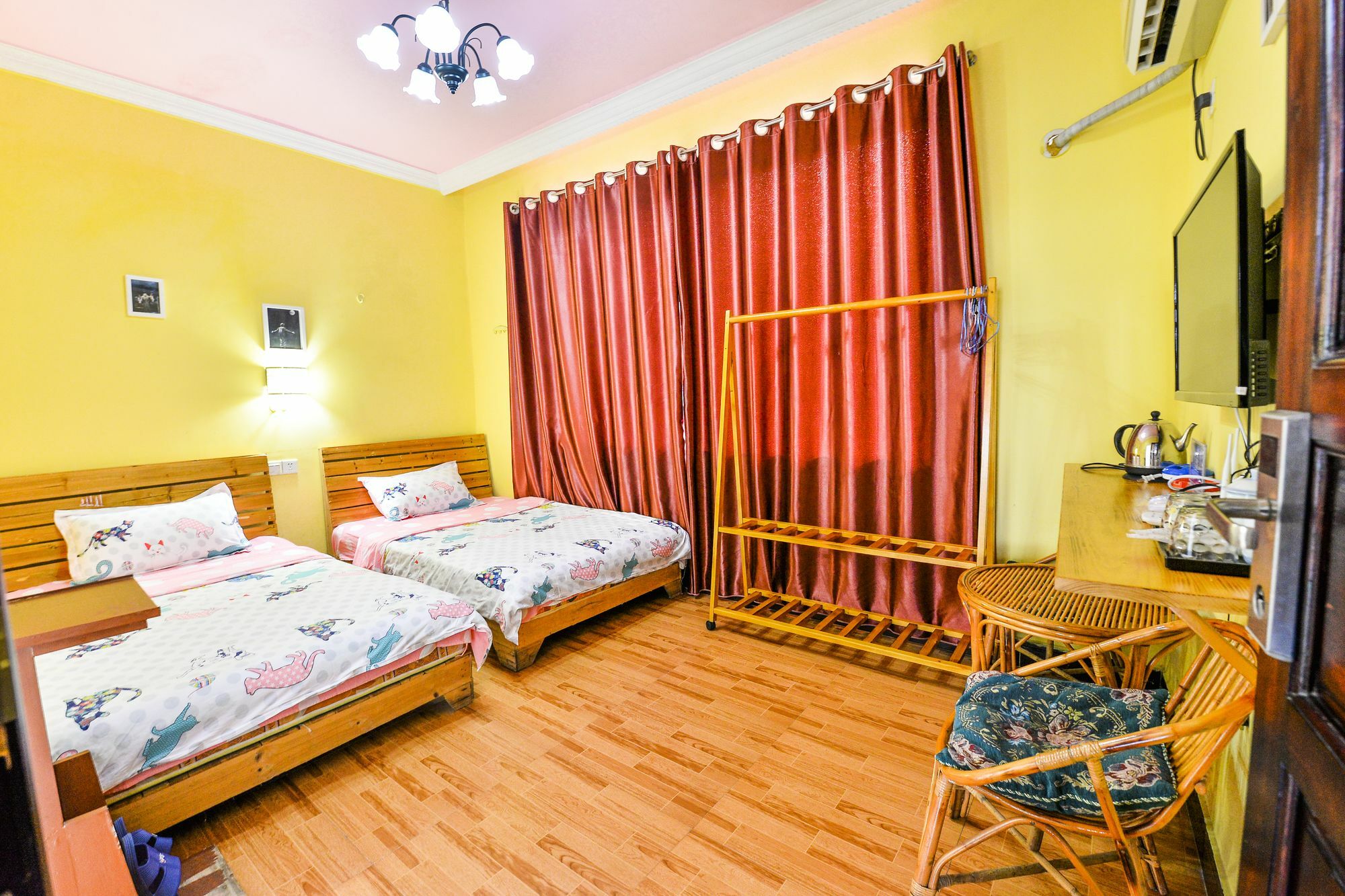 En Attendant Godot Youth Hostel Yangshuo Εξωτερικό φωτογραφία